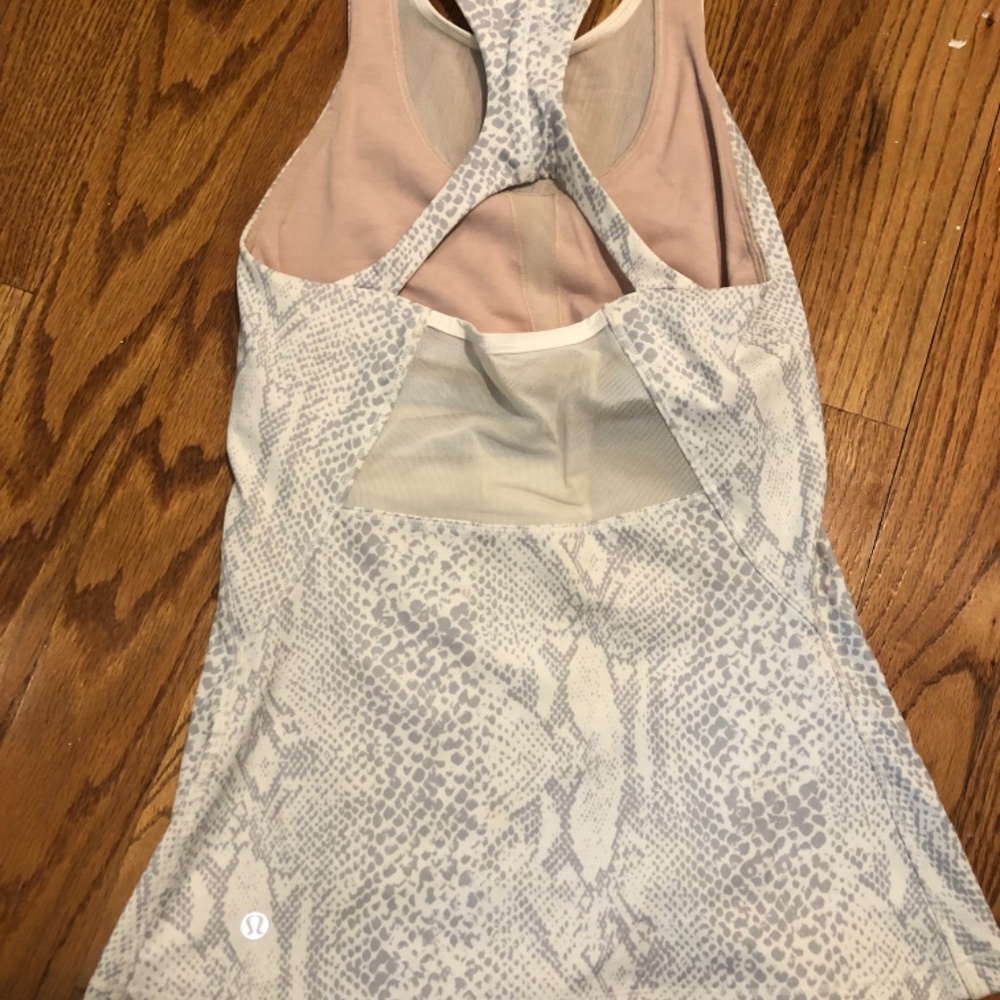 Lululemon Sports Bra/Tank Snakeskin Print Size 4 - Picture 3 of 7